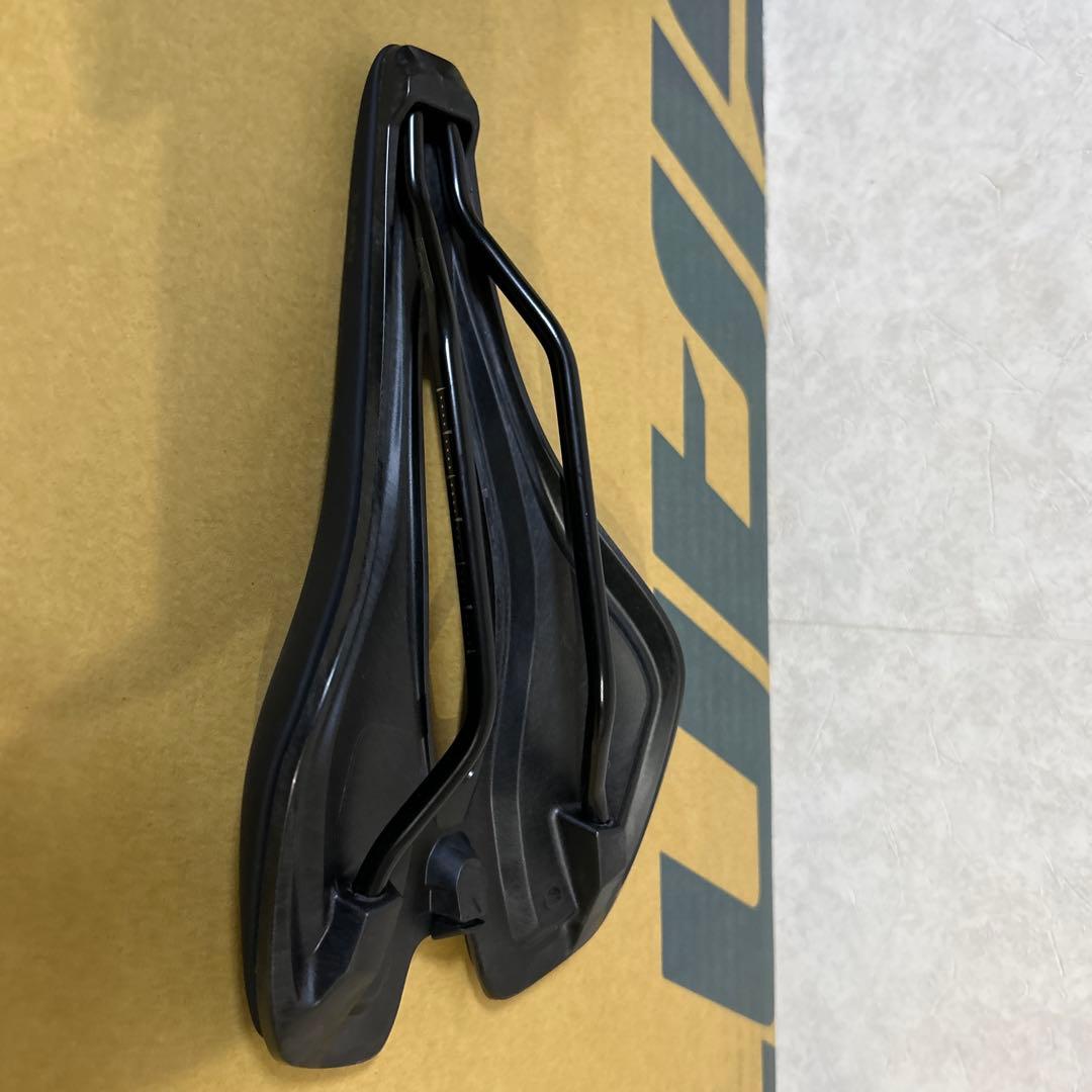 GIANT エアロダイナミックサドル ブラック