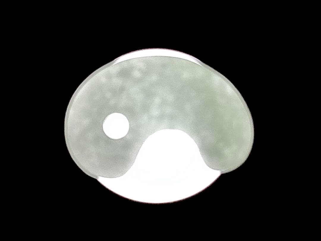 ✳40万円以上の勾玉‼️糸魚川翡翠*本物硬玉　お守りにアイスジェイド氷紋様　鑑別書