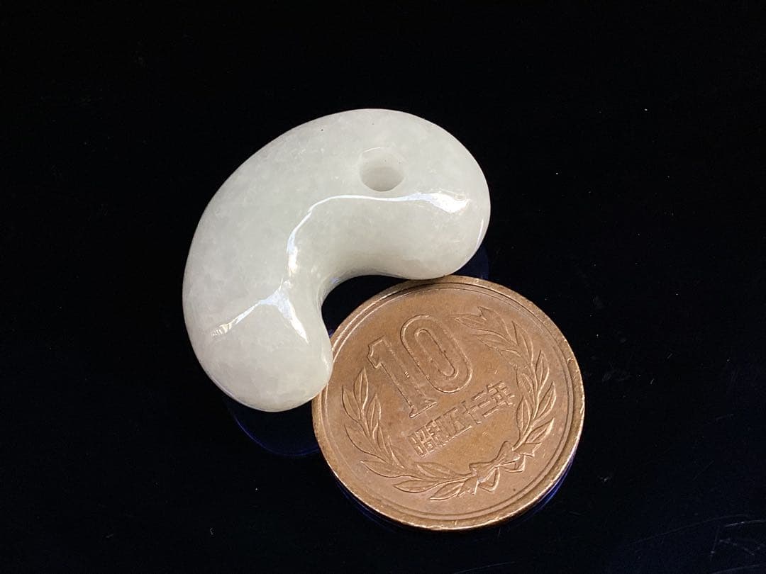 ✳40万円以上の勾玉‼️糸魚川翡翠*本物硬玉　お守りにアイスジェイド氷紋様　鑑別書