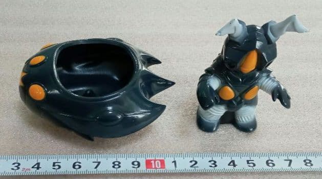 【入手困難/廃版】✡️怪獣レーサーズゼットン＆UFO(黒成型/白オレンジ塗装