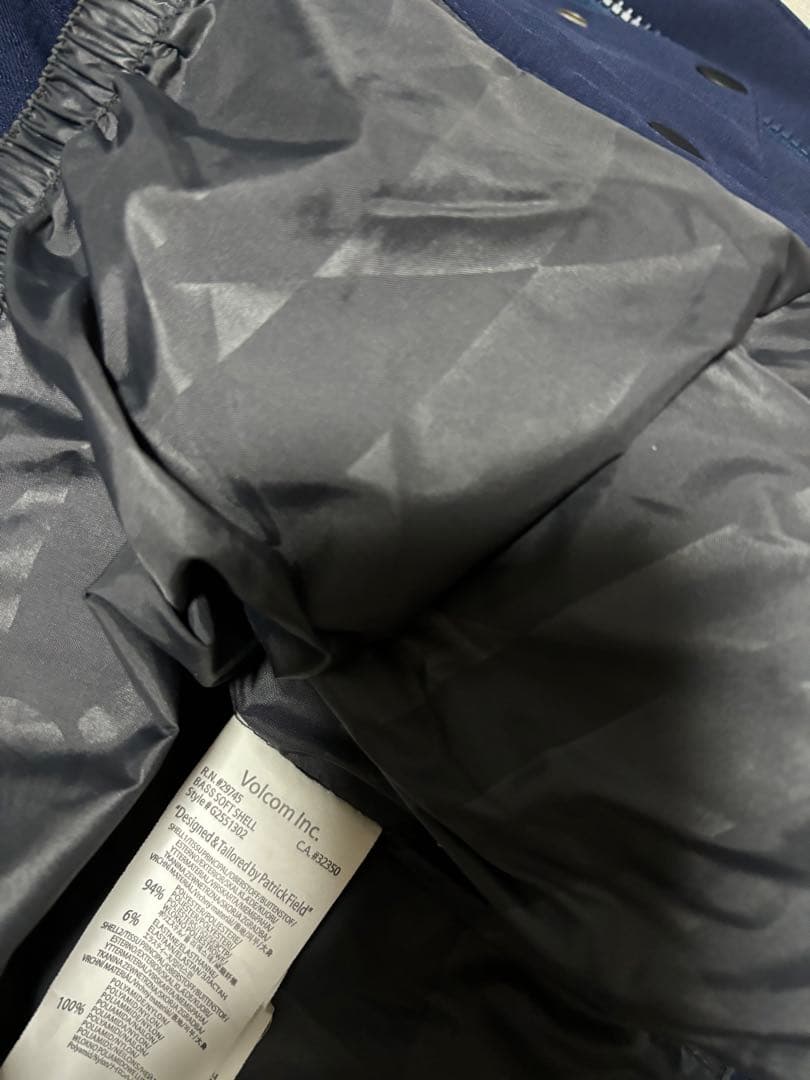 volcom Mサイズ ネイビー スキーウェア フード付き