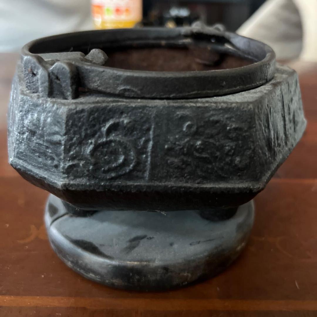 大正時代　骨董品　十二干支　鉄製　手炙り火鉢　和製アンティーク 博物館展示品