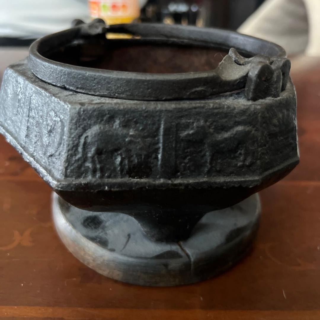 大正時代　骨董品　十二干支　鉄製　手炙り火鉢　和製アンティーク 博物館展示品