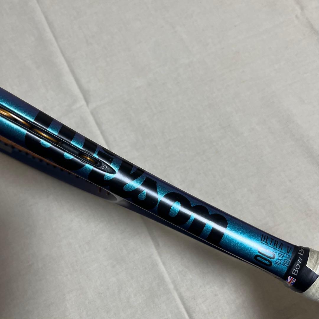 ① Wilson Ultra 100L V4 G2テニスラケット 専用ケース付き