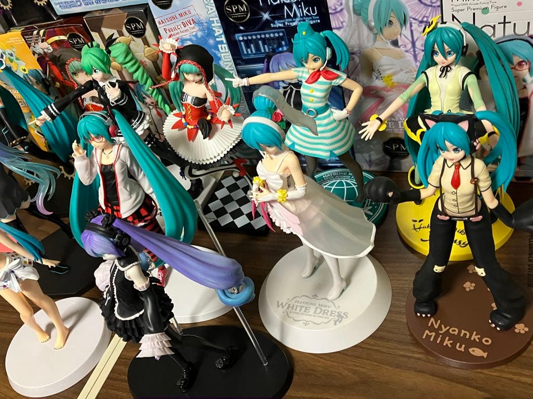 初音ミク プレミアムフィギュア まとめ売り 13種セット