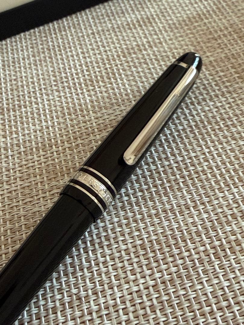 新品未使用　Montblanc ボールペン ブラック114185 ミッドサイズ
