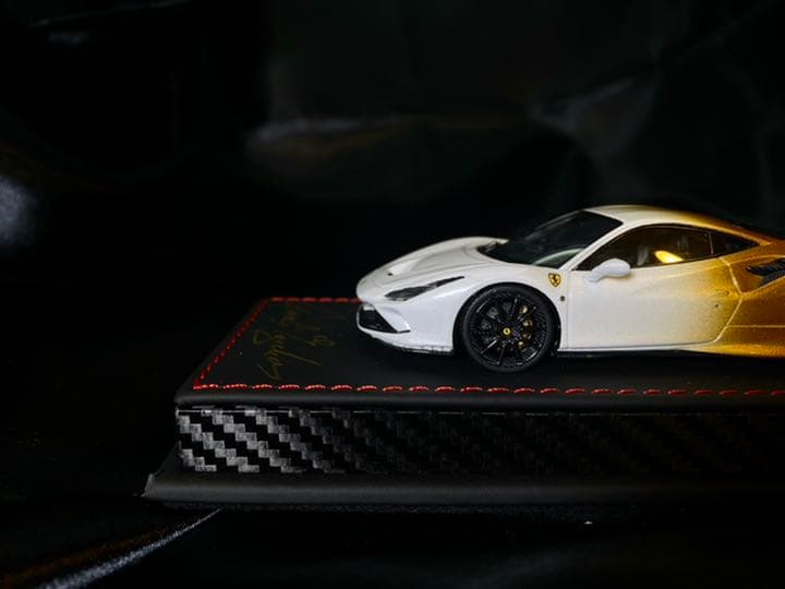 MR コレクション　1/43 F8 Tributo 限定モデル