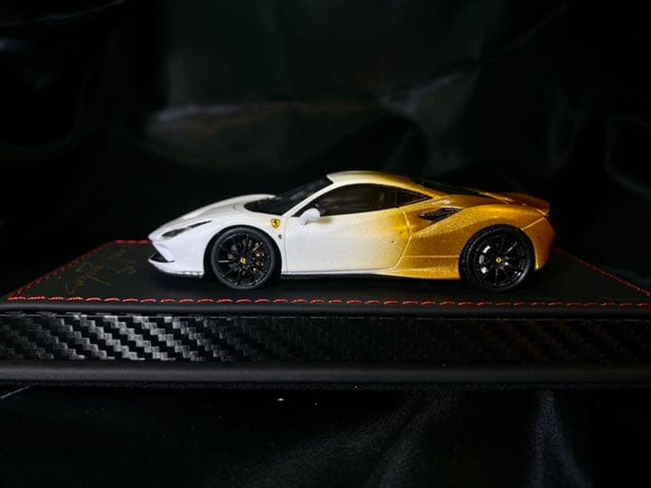 MR コレクション　1/43 F8 Tributo 限定モデル