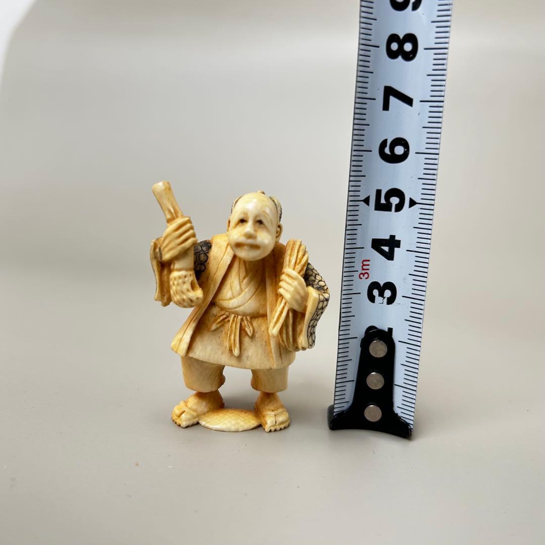 彫刻 人物像極上　根付　天然素材アンティーク骨董　飾り物古美術置物細密細工