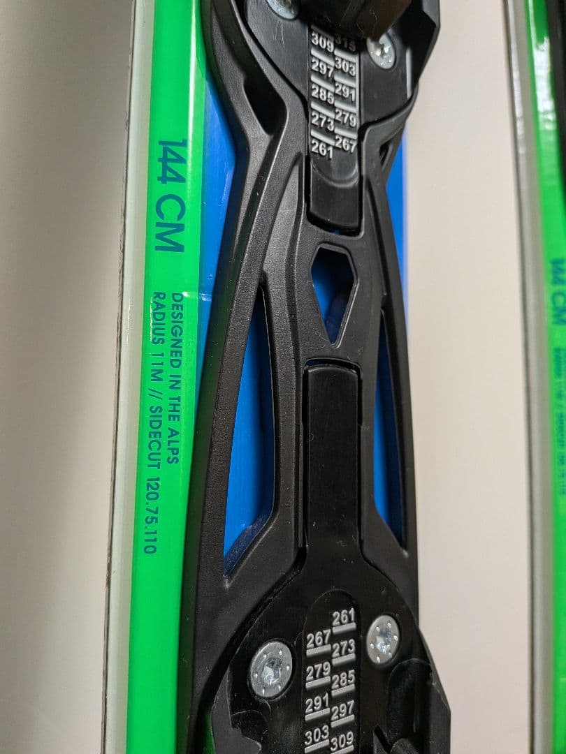 再値下げ ROSSIGNOL スキー板 144cm　ショートスキー