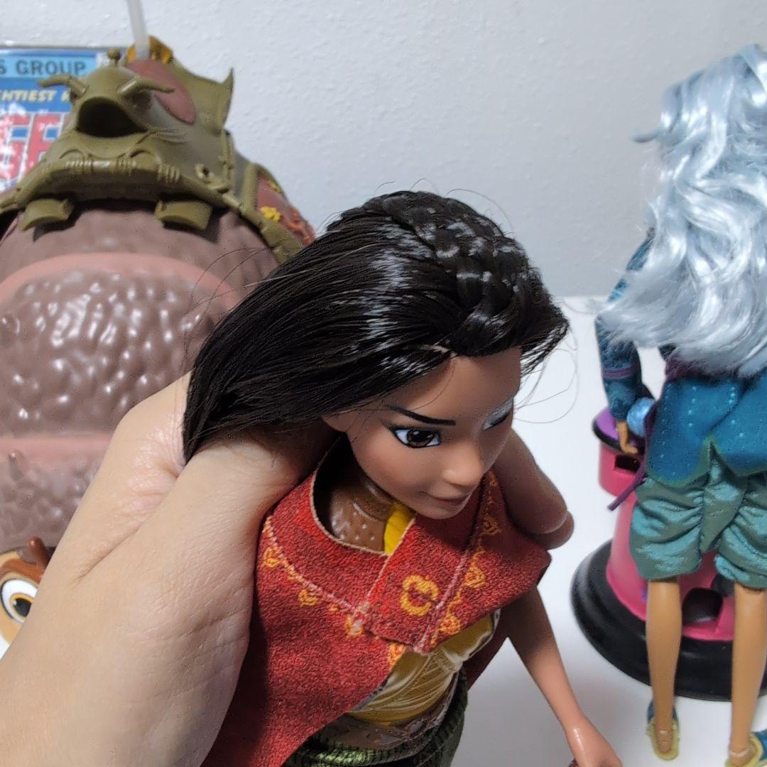 日本未発売 Disney トーキングラーヤとドラゴンの王国 フィギュアセット