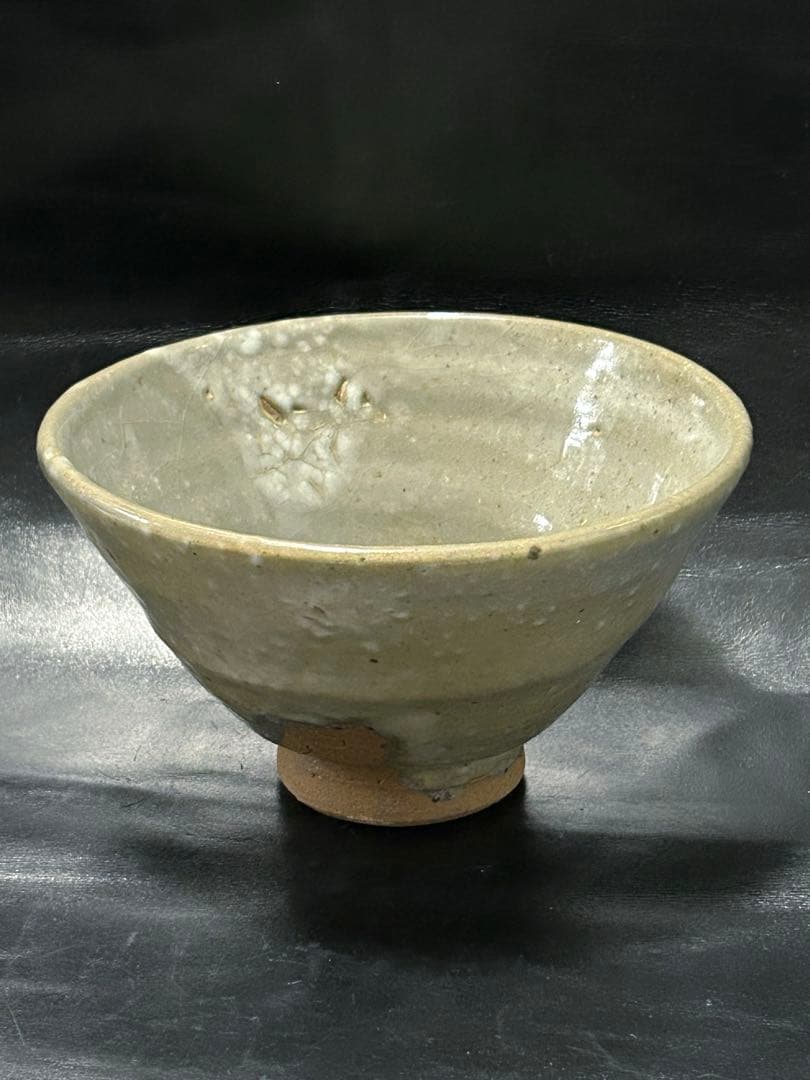 美しい古美術◾️蔵からパラパラ雪が降っているような釉薬の抹茶茶碗が出てきた