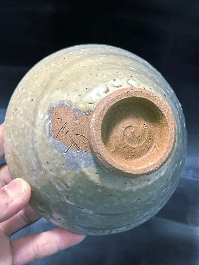 美しい古美術◾️蔵からパラパラ雪が降っているような釉薬の抹茶茶碗が出てきた