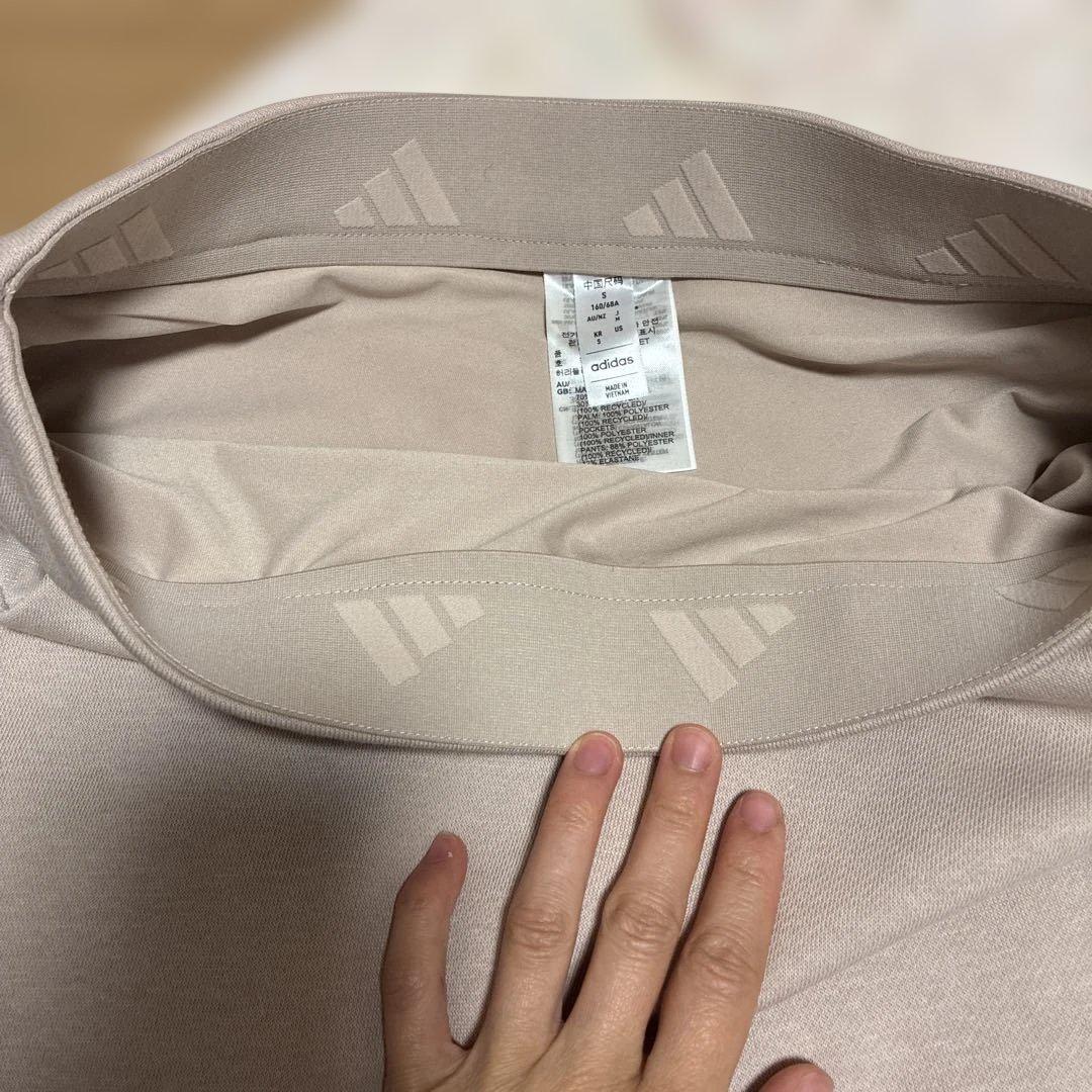 adidas ピンクベージュ セットアップ　ジャケット&スカート M 裏起毛