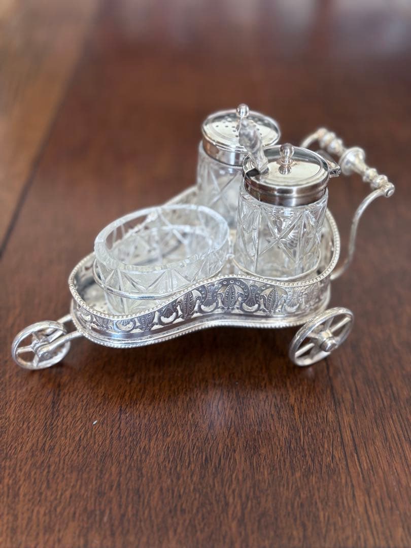 ヴィクトリア時代英国アンティーク・ノベルティ シルバープレート馬車型調味料セット