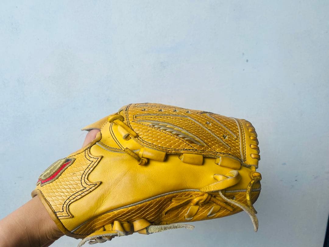 ウィルソンスタッフ　硬式用グラブ（投手用）