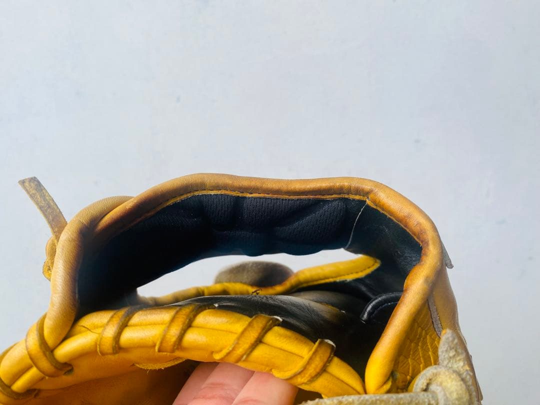 ウィルソンスタッフ　硬式用グラブ（投手用）