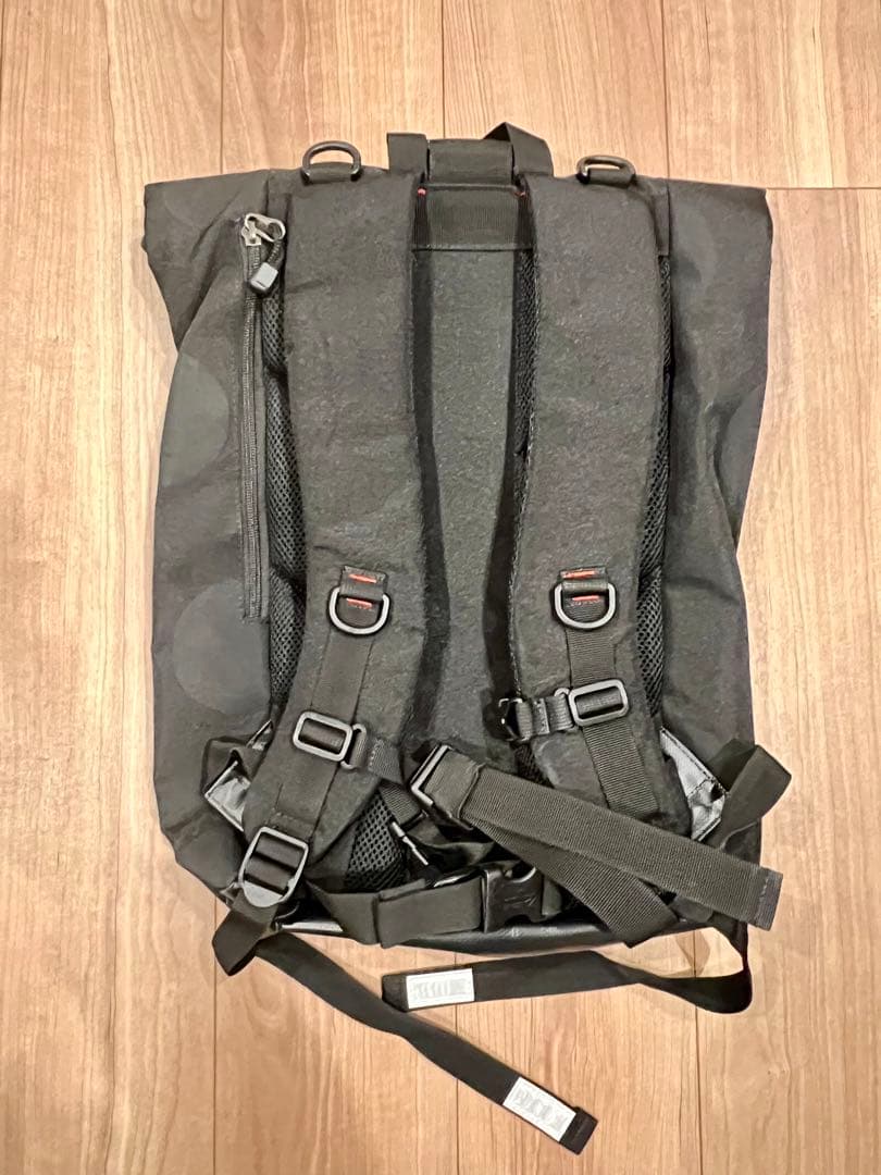 美品 パンダーニ Pandani 防水バックパック ブラック