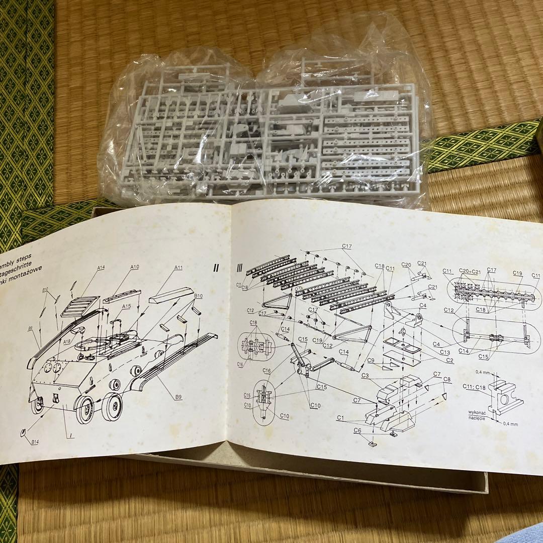 PLAST Aero BM-8-24ロケットキャリア 海外プラモデル