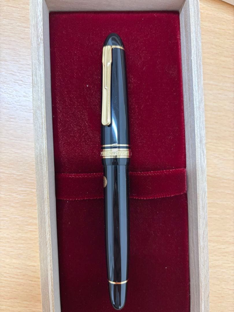 新品未使用　桐箱入　プラチナ プレジデント 万年筆 黒　18K M