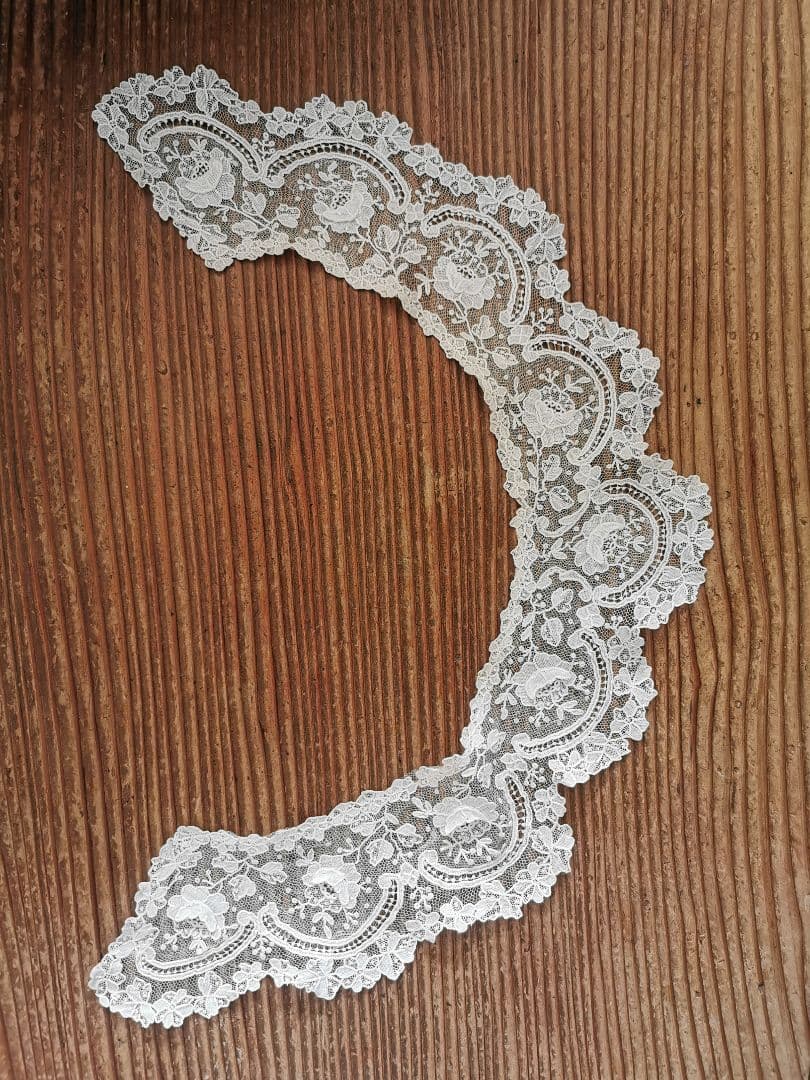 アンティークベルギー ポワンドガーズローズ ９輪の立体薔薇 レースカラー 付け襟