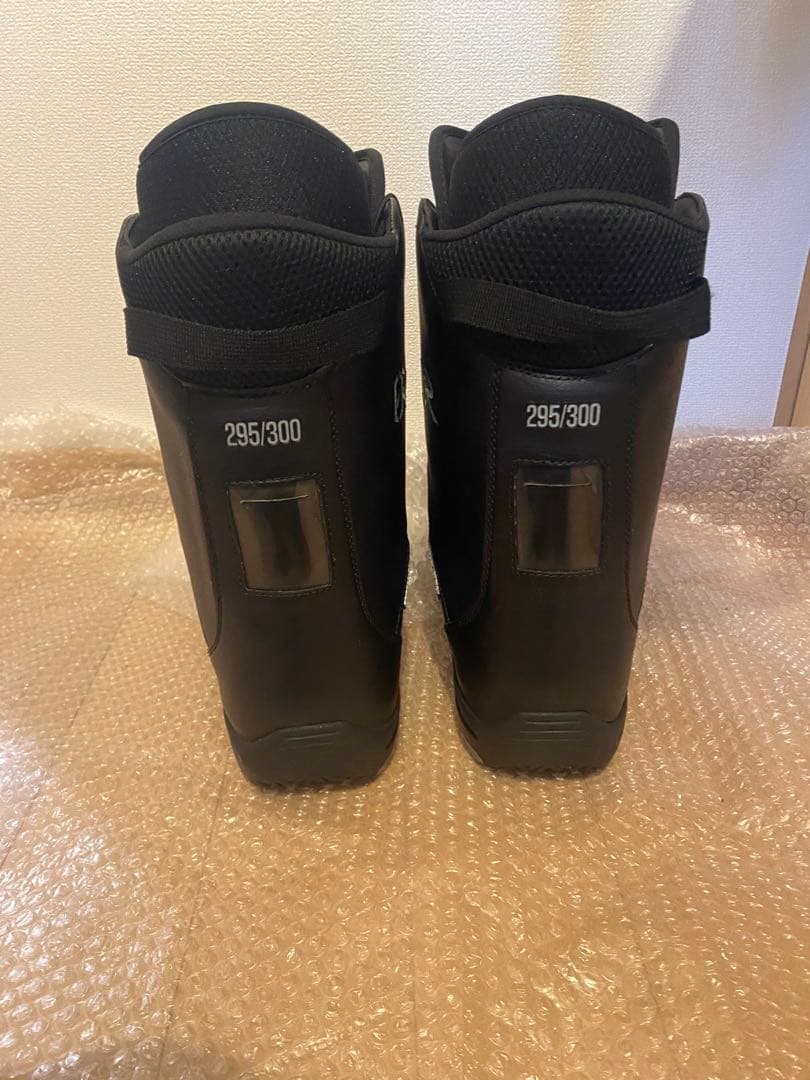 値下げ！ブラック スノーボードブーツ 295/300 ボアシステム