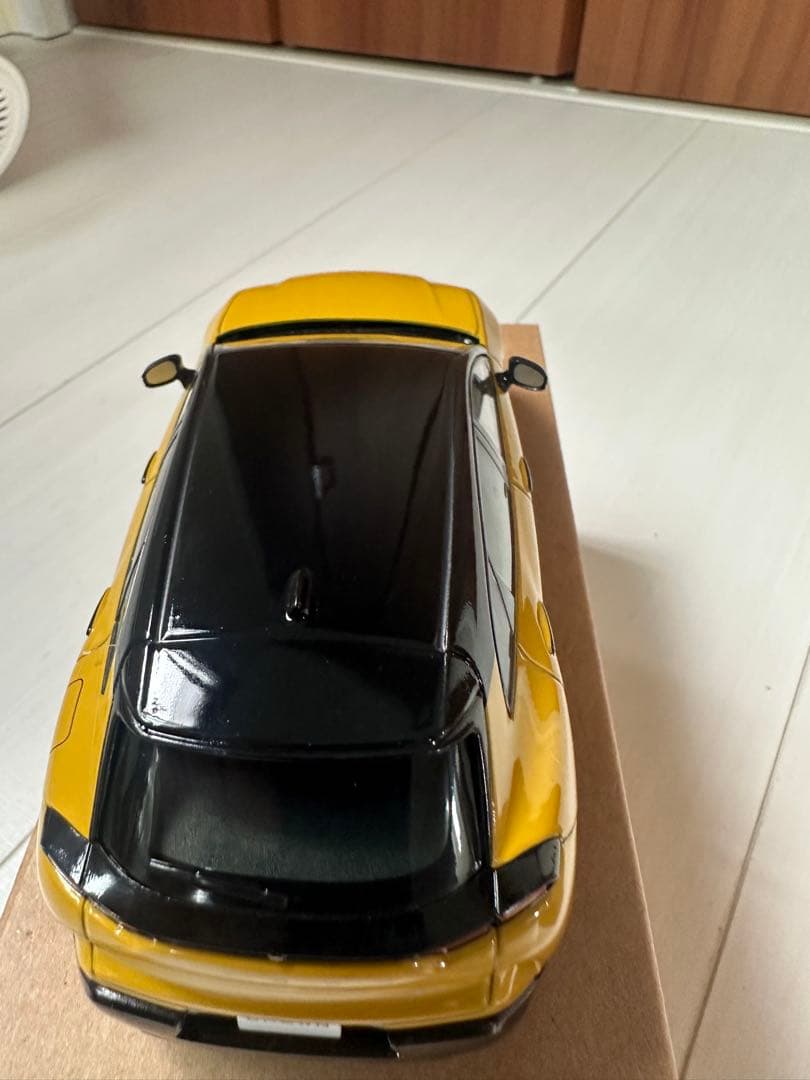 神鷹丸 トヨタクラウンスポーツ カラーサンプル　ブラック×マスタード