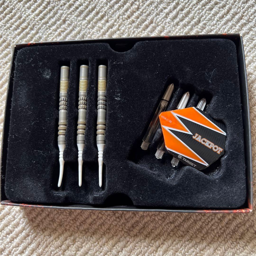 美品 TARGET Adrian Lewis ソフトダーツ サイン入り