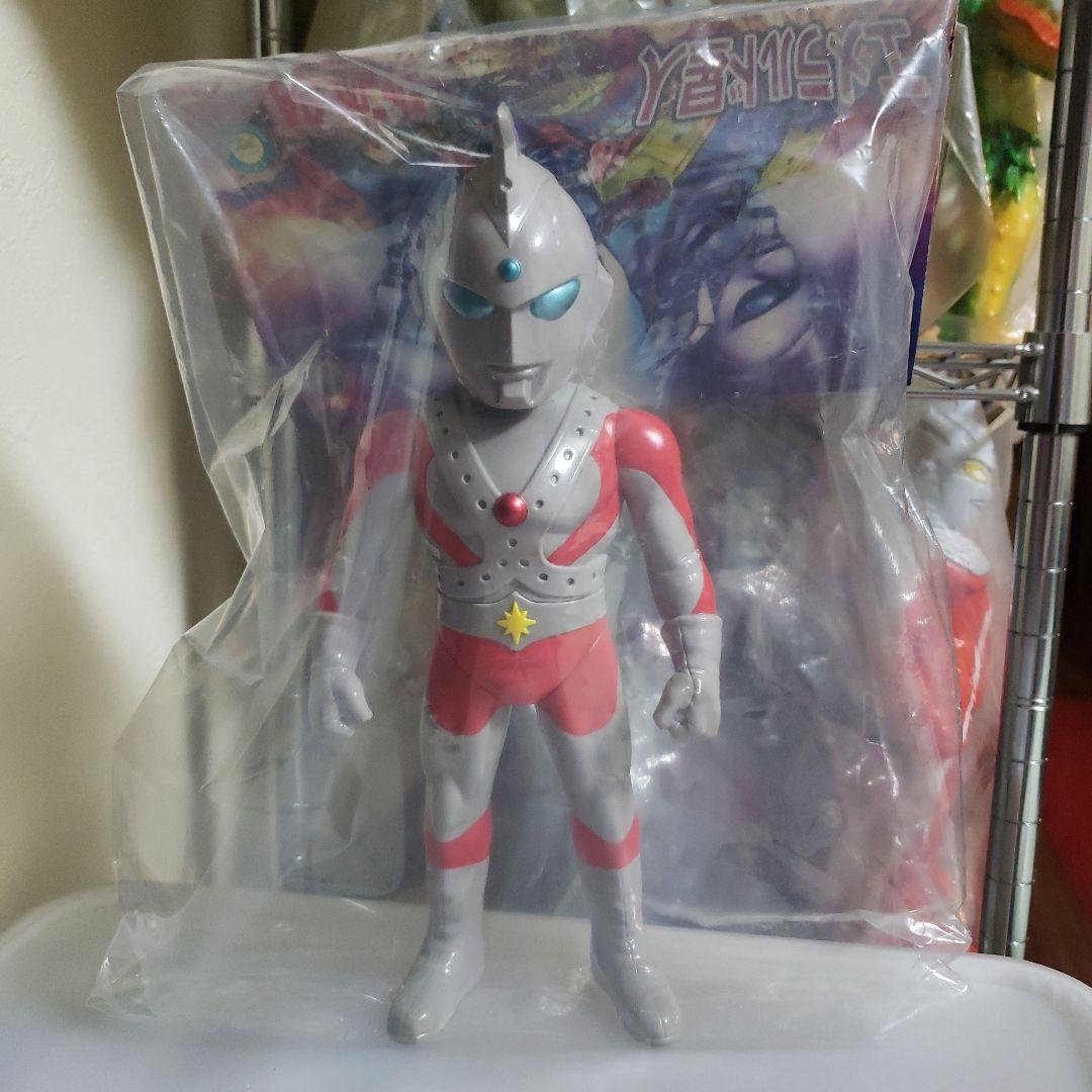 墓場の画廊　ソフビ　ジャンボーグA　エメラルド星人 フィギュア