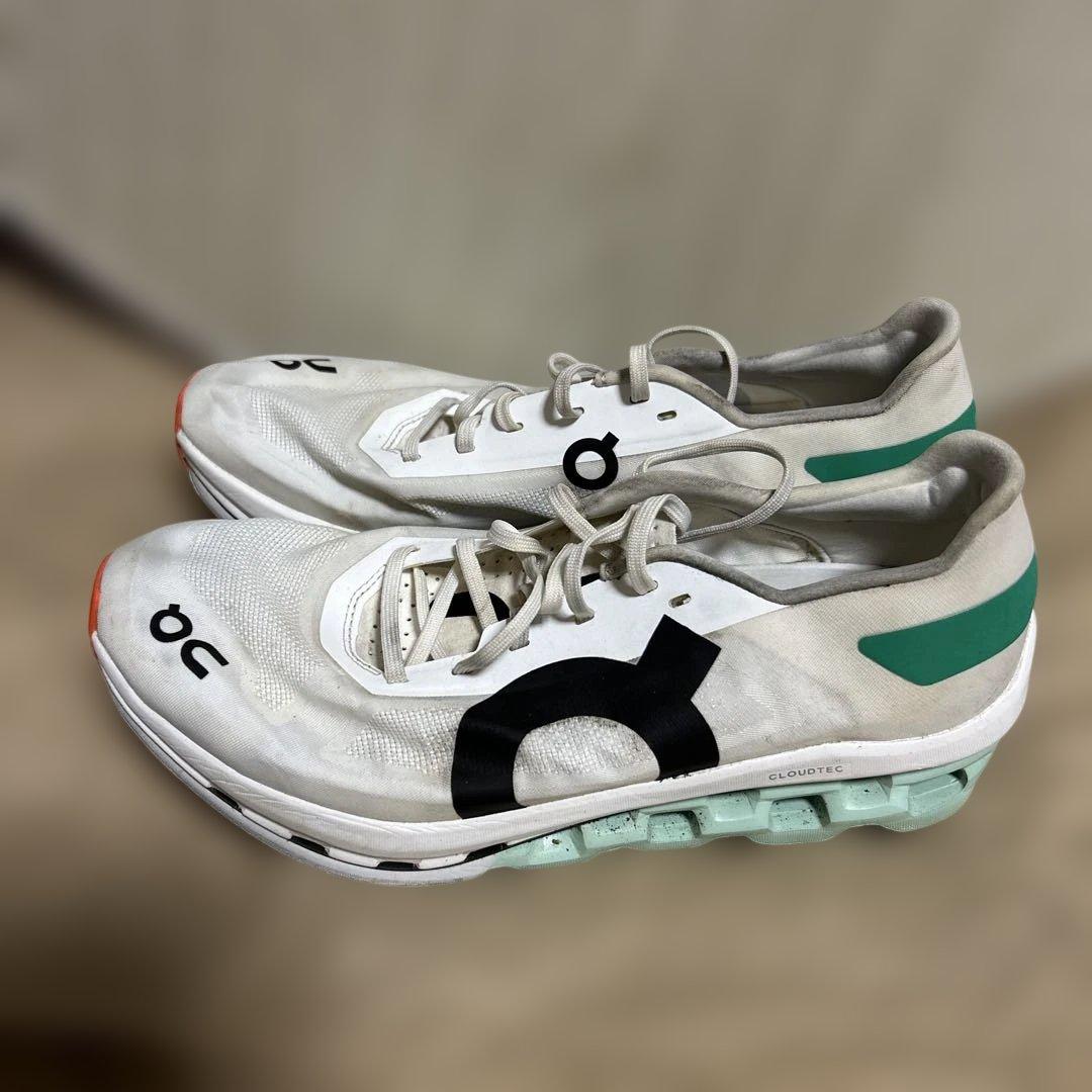 On Cloudstratus スパイクシューズ ホワイト/グリーン/ブラック