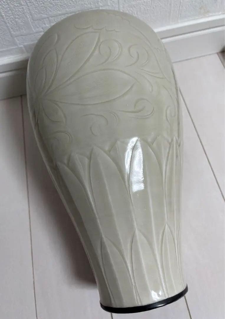 中国 宋時代 定窯白磁 细陰刻花卉文瓶 陶芸古美術 。