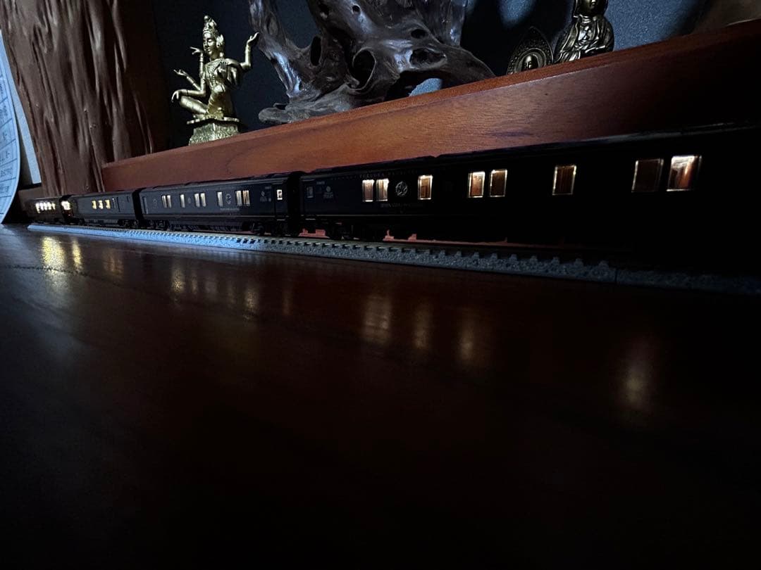 KATO クルーズトレイン「ななつ星 in 九州」 8両セットA/B 室内灯装備