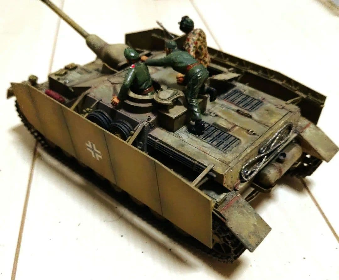 【塗装完成品】タミヤ　1/34　ドイツ四号突撃砲　戦車兵3名付き