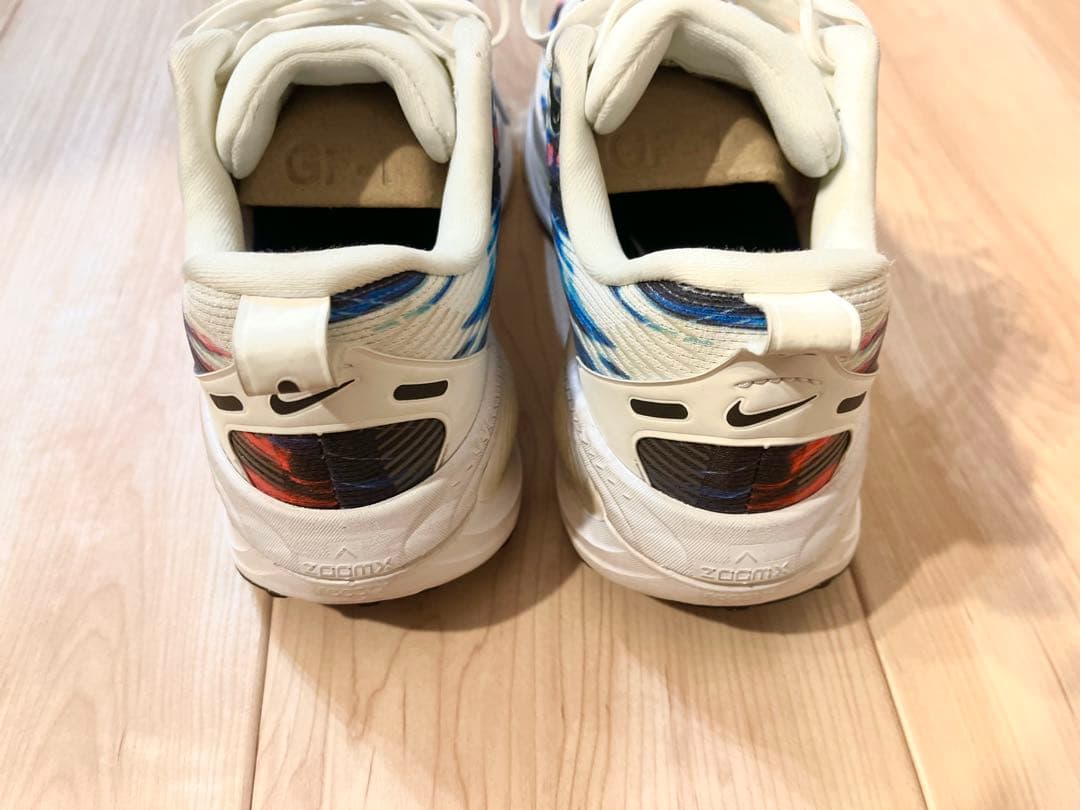 【当日または翌日発送】ナイキ ボメロ18 25.5cm 蛍光