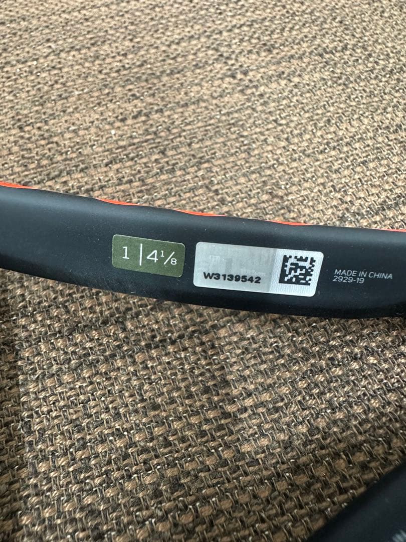 ① ウィルソン テニスラケット　CLASH 100UL TOUR v1.0