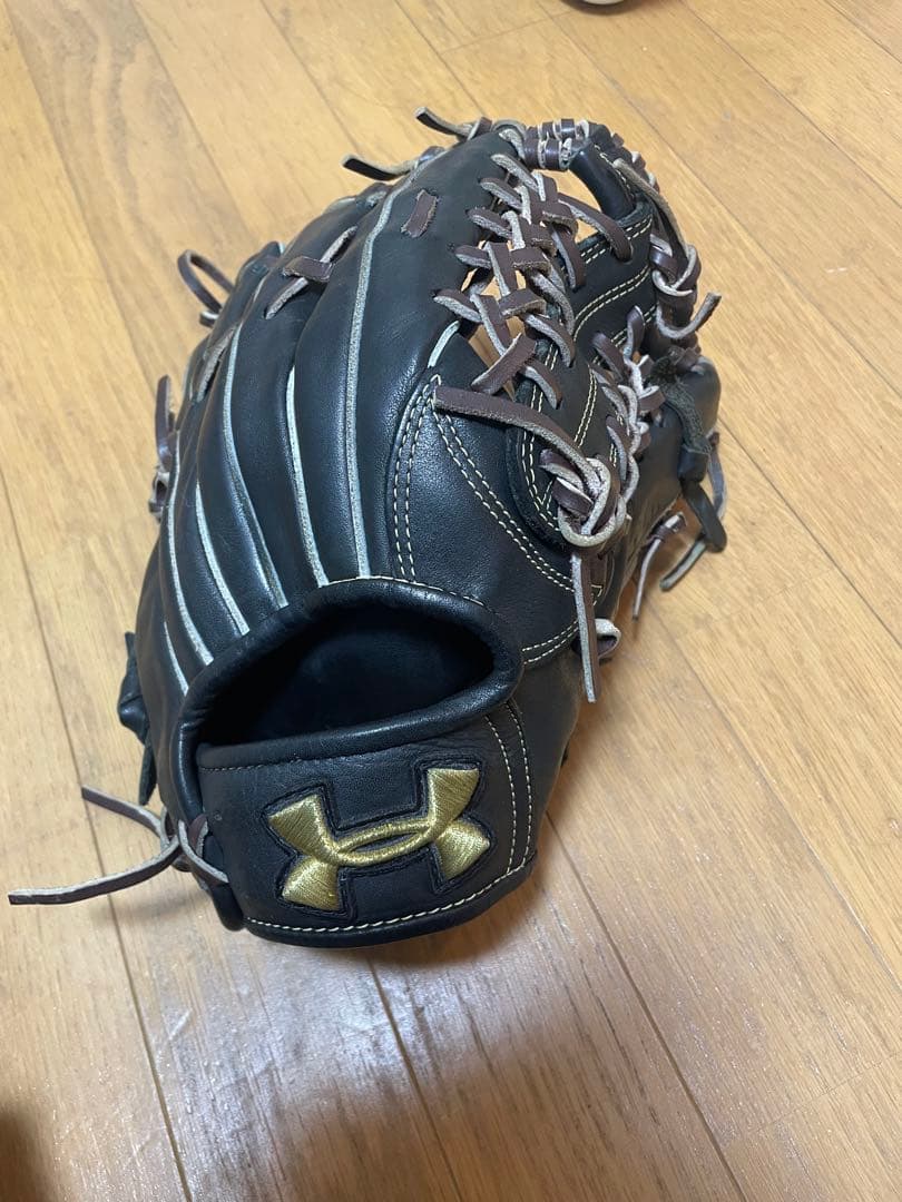 Under Armour 軟式外野用グラブ