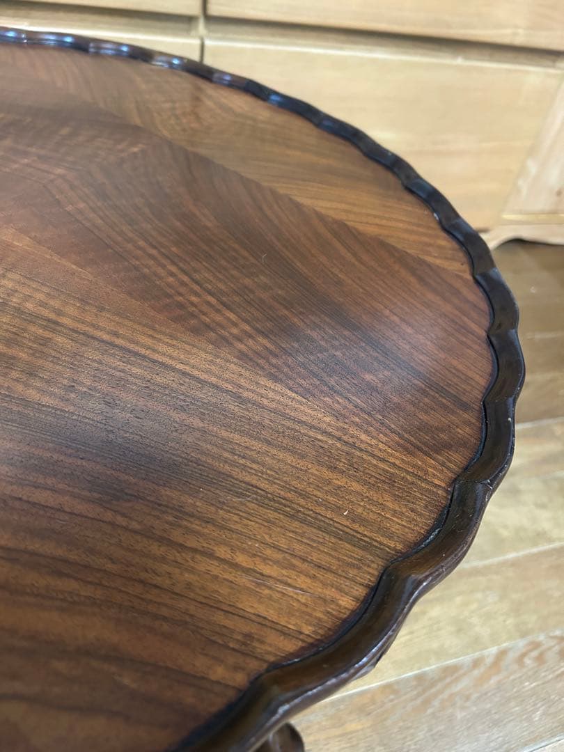 イギリス　アンティーク　コーヒーテーブル　猫脚　フリルの丸テーブル