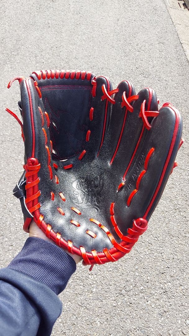 Fires 軟式グローブ 黒と赤　投手用　大人用