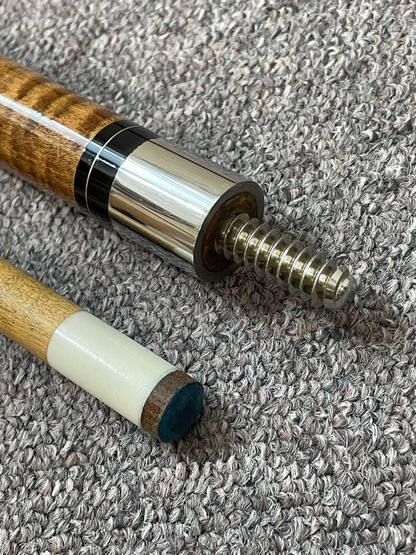 ビリヤード　lambros cue