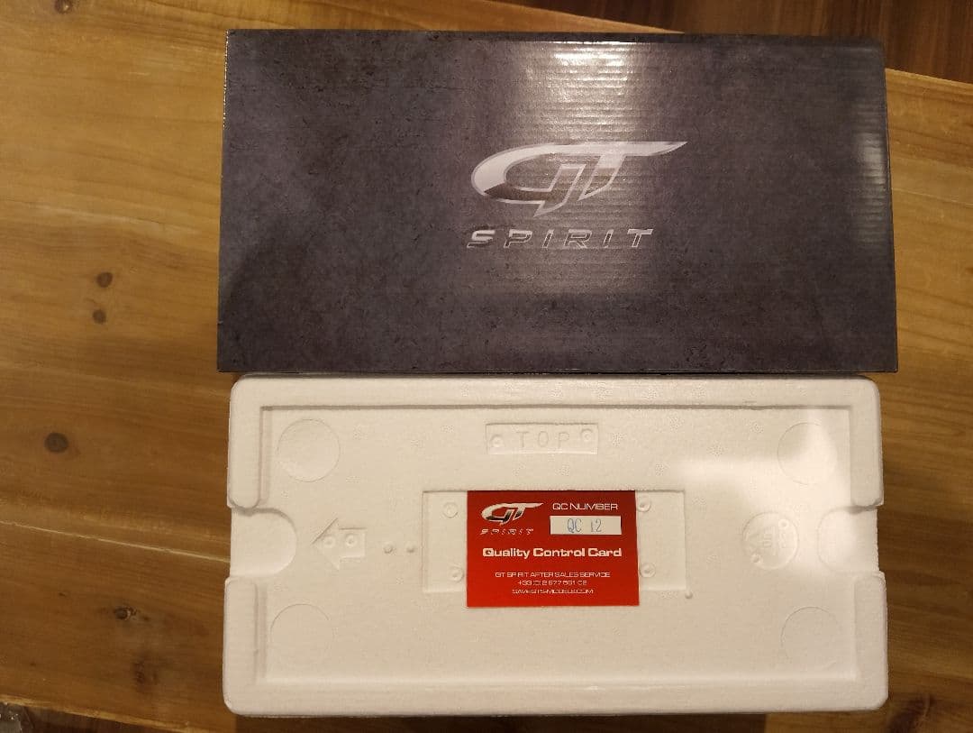 1/18 メルセデスベンツ　Gクラス G500 4×4　ミニカー　ゴールド