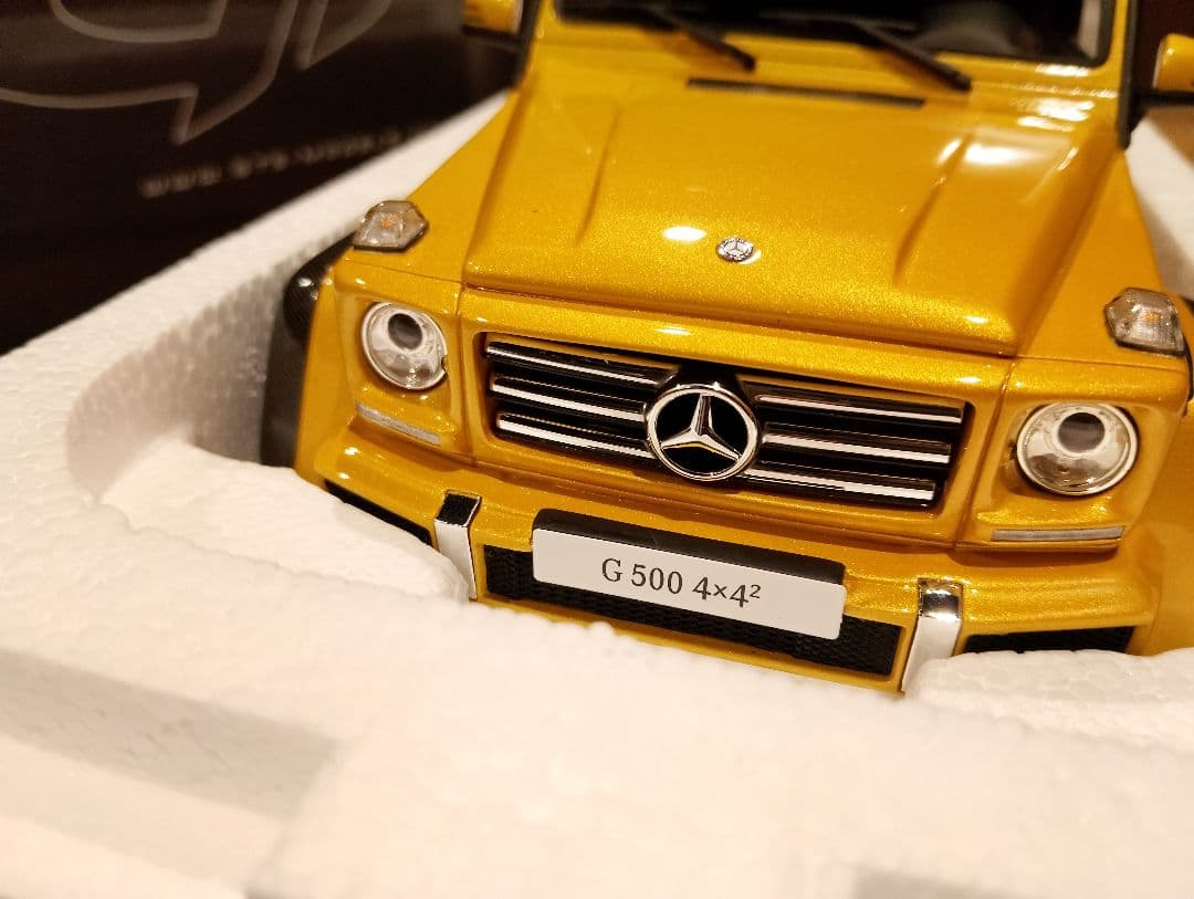 1/18 メルセデスベンツ　Gクラス G500 4×4　ミニカー　ゴールド