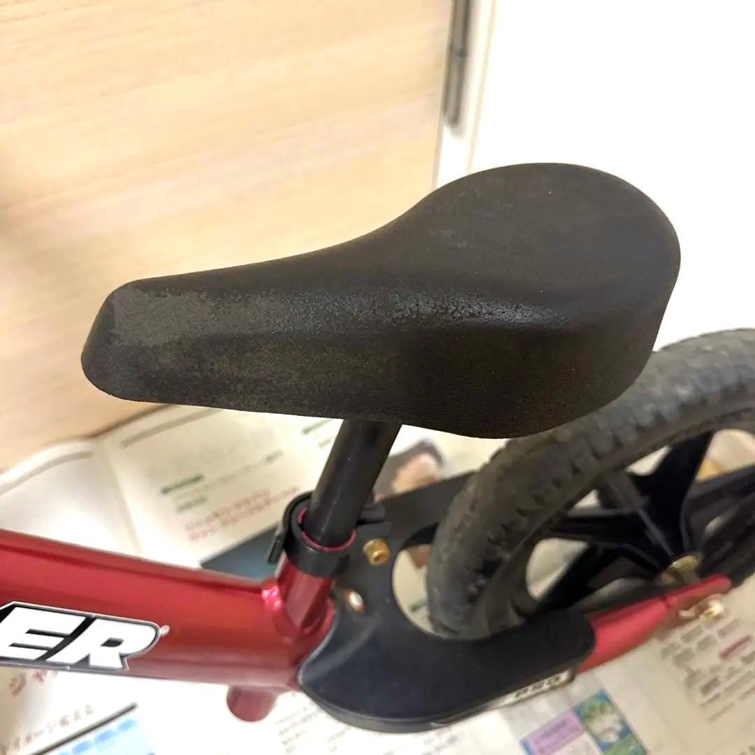 め*ん様 ストライダープロ　メタリックマルーン　赤 12インチ バランスバイク