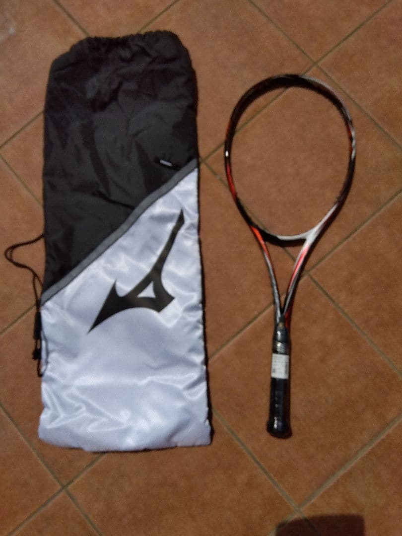 Mizuno製のSCUD PRO-Cラケットとバッグのセット。