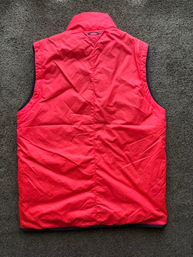 Oakley ピンク　ダウンベスト　中綿　斜めジップ　スカル　ゴルフ　テック系