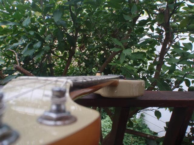 フェルナンデス ZO-3 エレキギター ライトグレイ アンプスピーカー内蔵