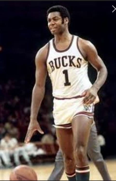 NBA オスカー・ロバートソン フィギュア