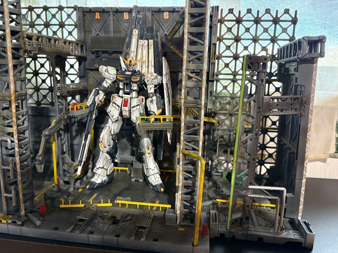 νガンダム 機体とディスプレイスタンド LED付き