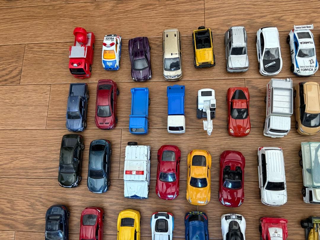 d*3様 トミカ　ミニカーまとめ売り　84台