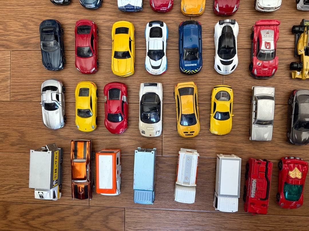 d*3様 トミカ　ミニカーまとめ売り　84台