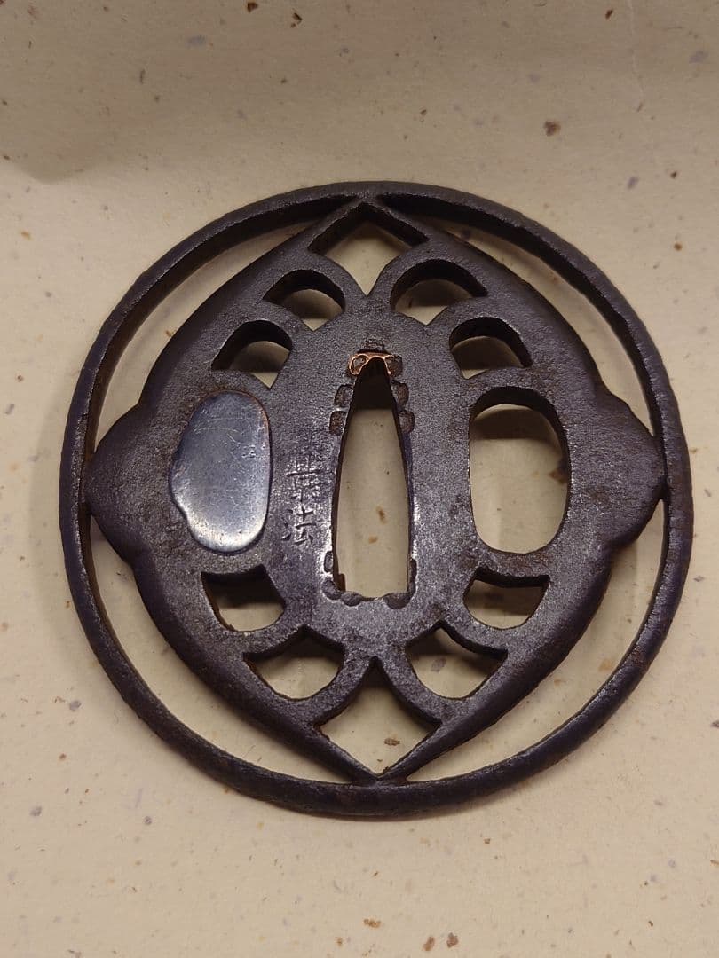 鉄透かし鍔　景法